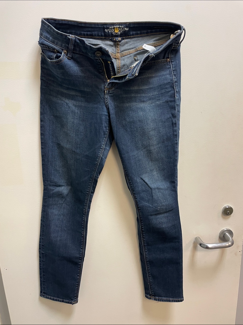 Lucky Brand Skinny Jeans - Slim Fit Stretch size 6/28